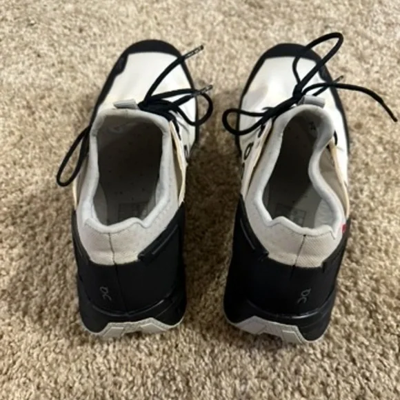 On Running Women’s Black and White Athletic Shoes - Picture 2 of 6